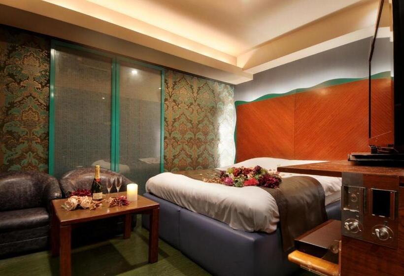 בית מלון כפרי The Graf Matsubara