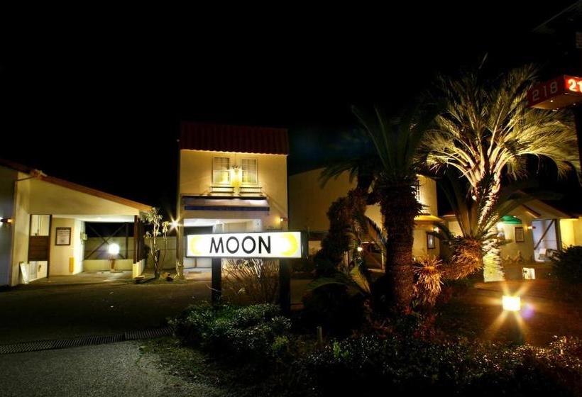 هتل Restay Moon Kochi