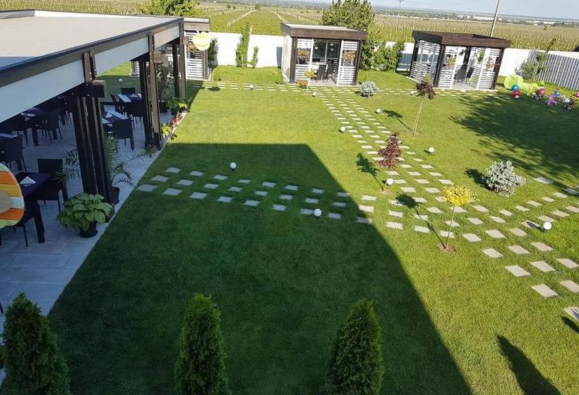 پانسیون Mondrian Event & Garden