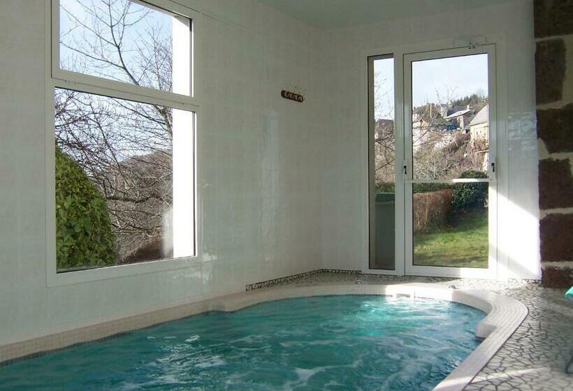 Отель Auberge Hôtel De Tournemire Cantal