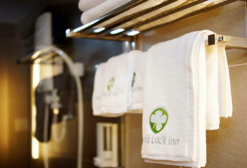 فندق Good Luck Inn