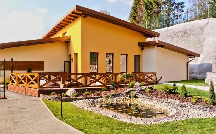 ホテル & Wellness Lesanka