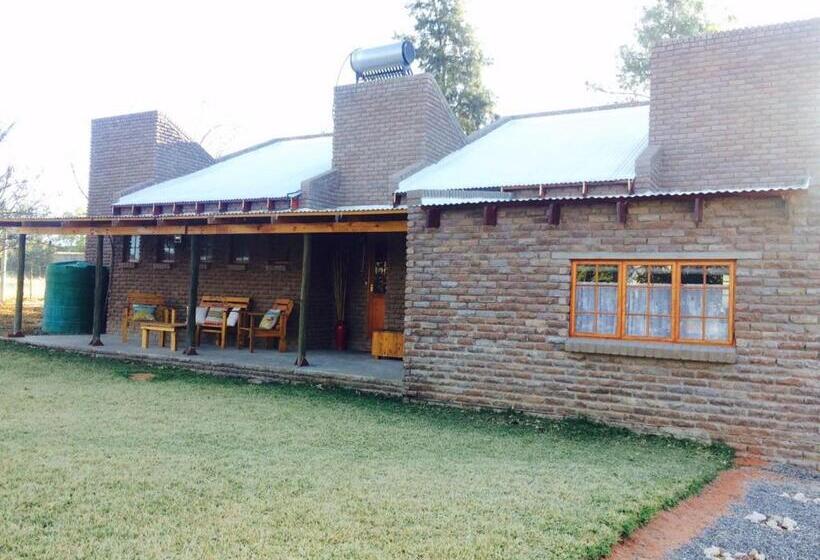 ペンション Kalahari Camelthorn Guesthouse And Camping