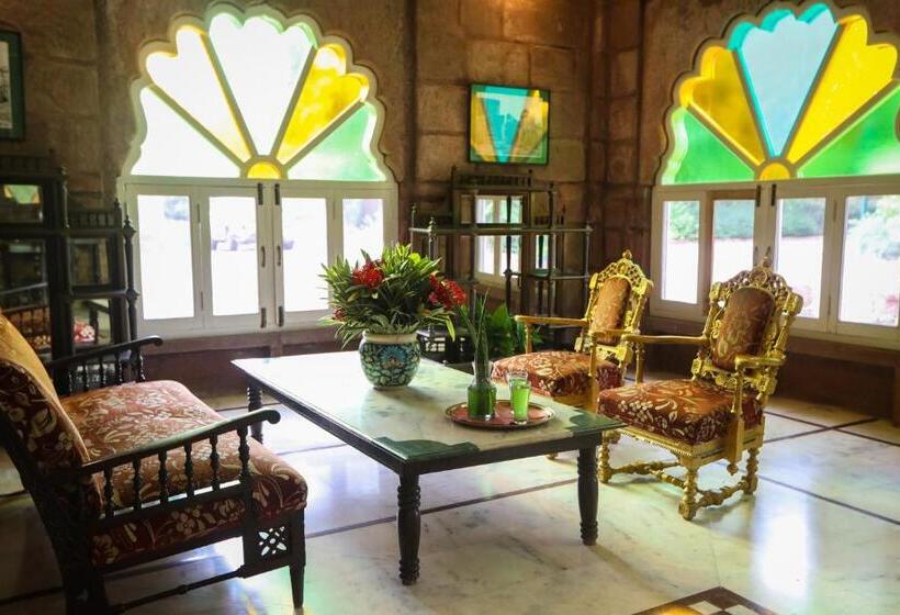 منتجع Welcomheritage Bal Samand Lake Palace