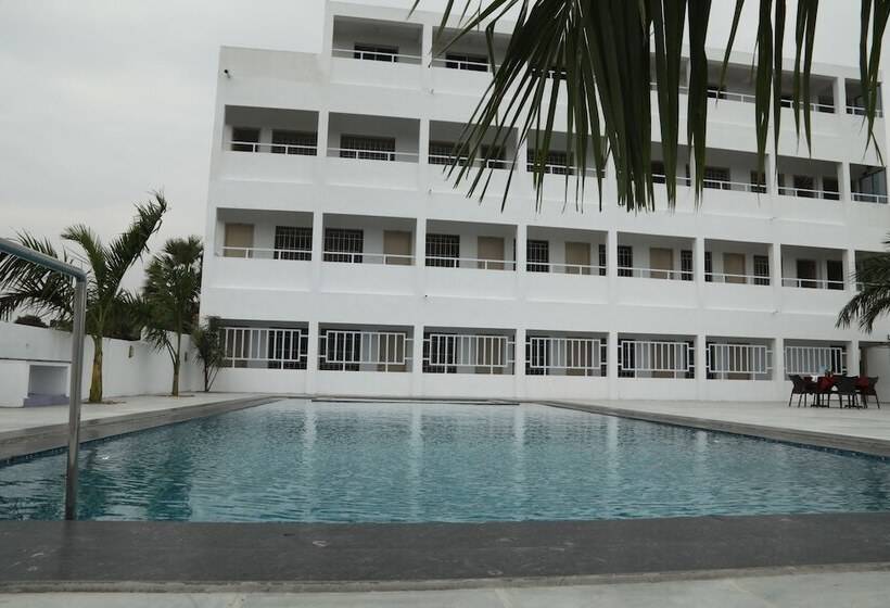 בית מלון כפרי Ganesh Beach Resort