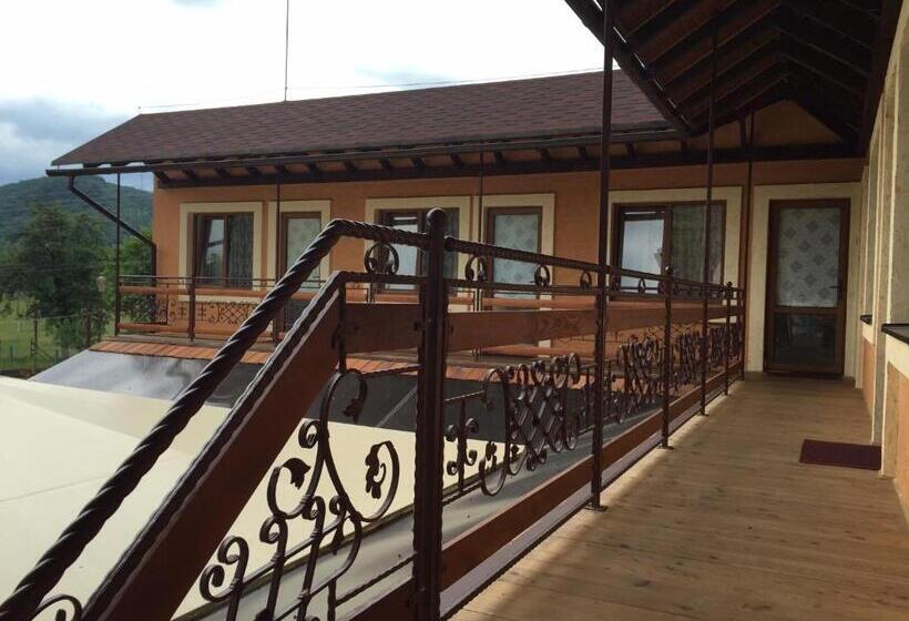 הוסטל Minihotel Zolotoe Runo