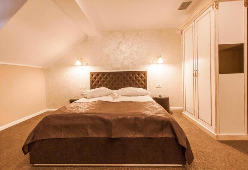 فندق Camelot Resort