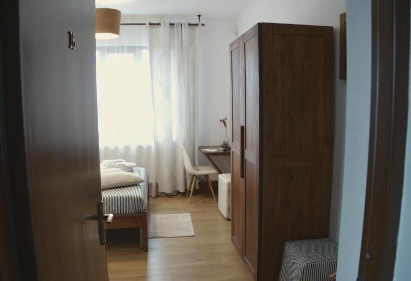 בית מלון כפרי Casa Colinelor