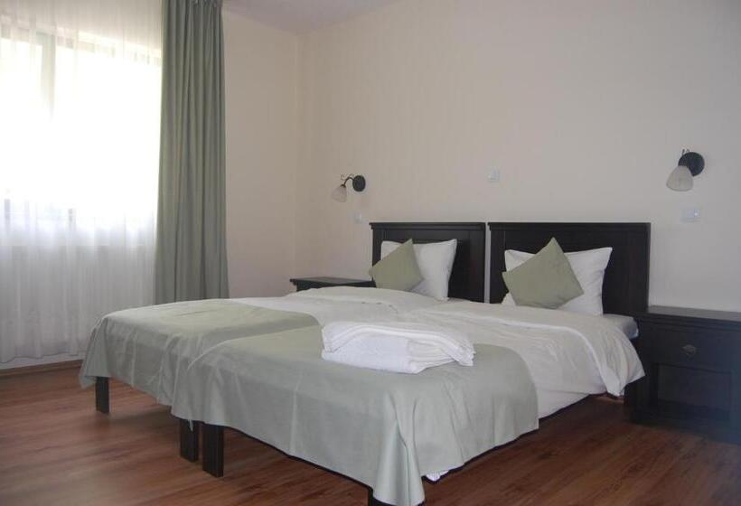 فندق Complexul Turistic Cheile Butii