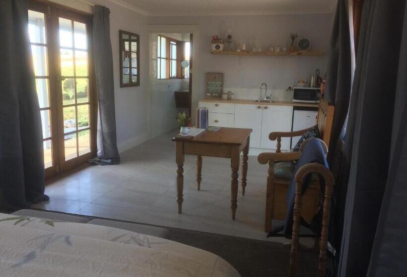 فندق Robin Hoods Well Farm Stay