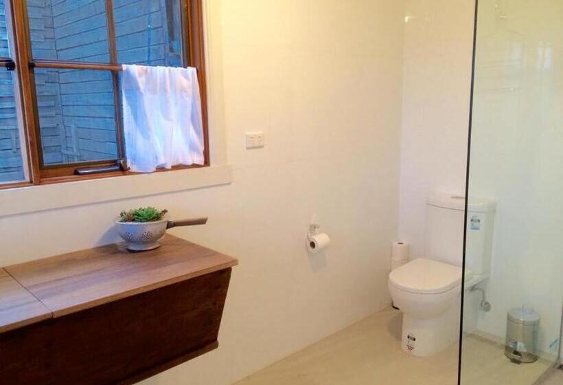 فندق Robin Hoods Well Farm Stay