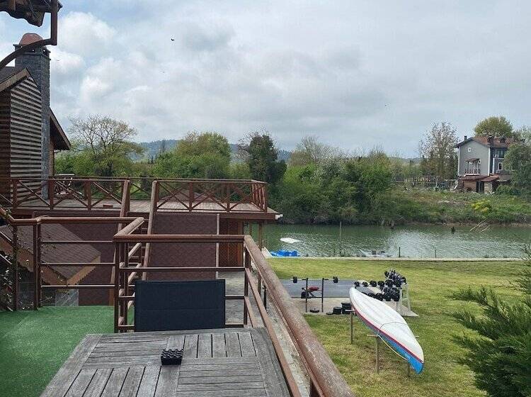 בית מלון כפרי The Swanpark