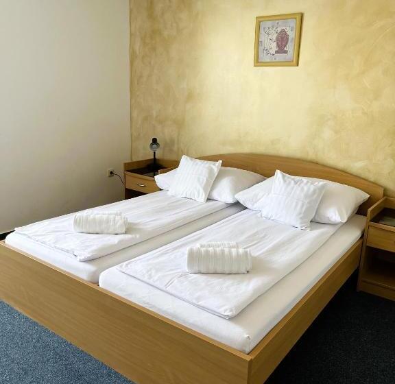 膳宿费 Raketa Residence, Restaurant &