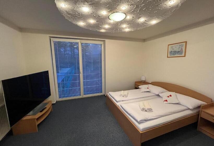 膳宿费 Raketa Residence, Restaurant &