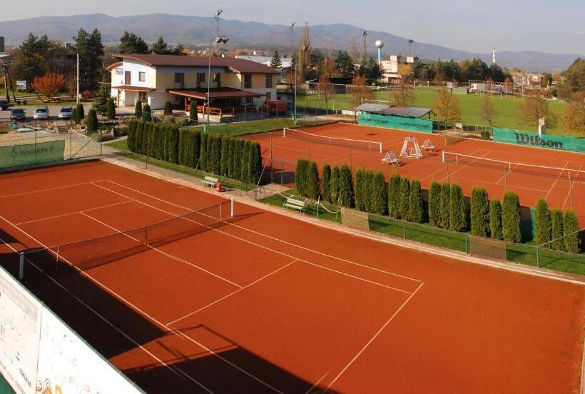 膳宿费 Raketa Residence, Restaurant &