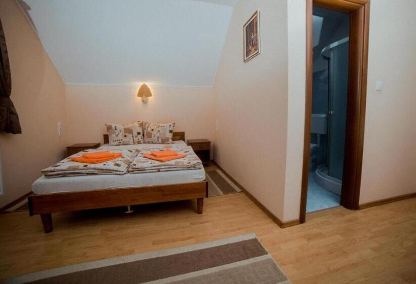 ベッドアンドブレックファースト Nagy Homoród étterem és Panzió