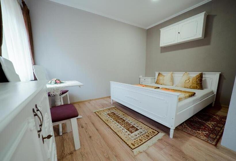 ベッドアンドブレックファースト Nagy Homoród étterem és Panzió