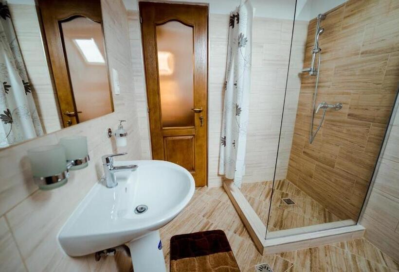 ベッドアンドブレックファースト Nagy Homoród étterem és Panzió