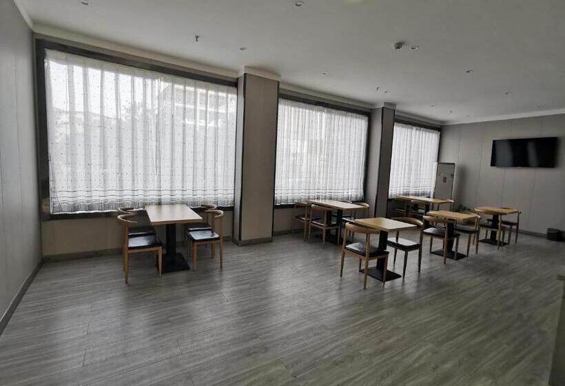 Отель 7days Premium Jiyuan Tiantai Road Xinyao City Square Branch