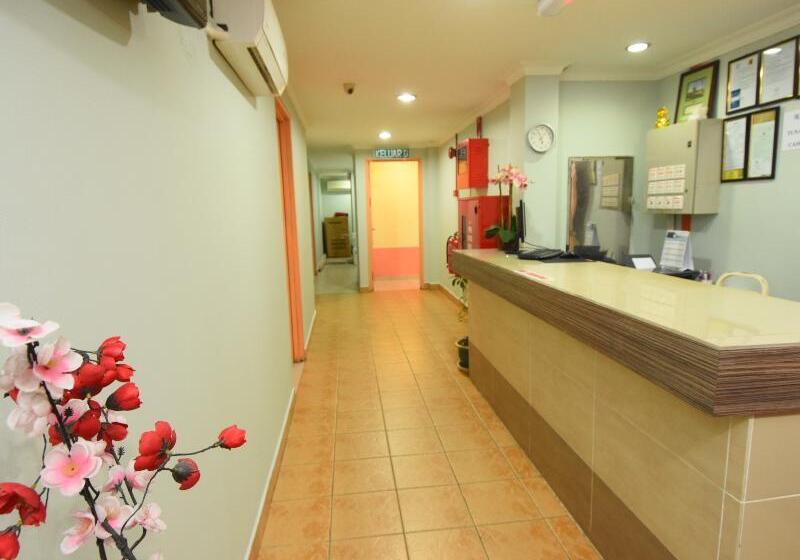 هتل Highway Inn