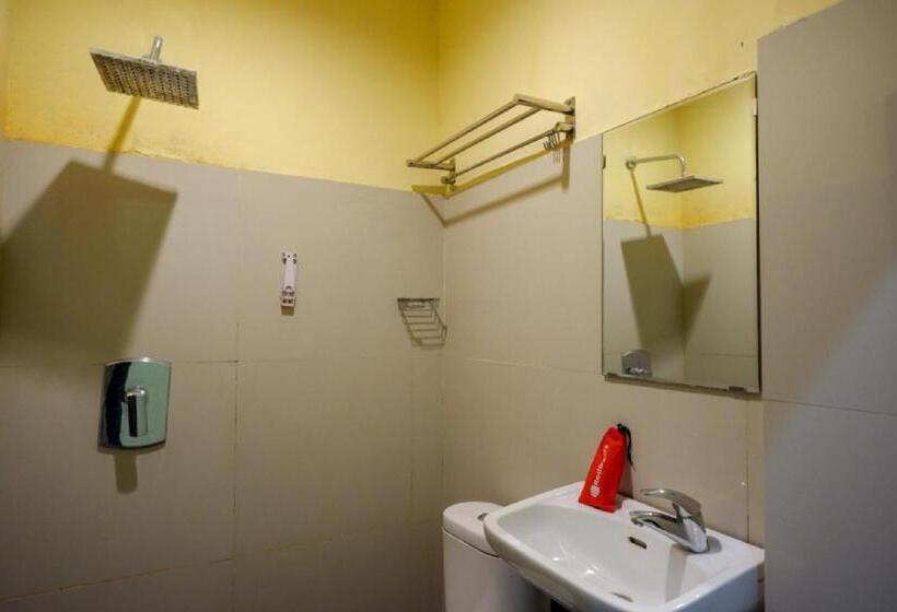 هتل Reddoorz Near Citraland Waterpark Kendari