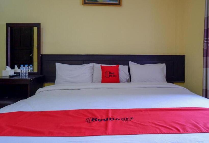 هتل Reddoorz Near Citraland Waterpark Kendari