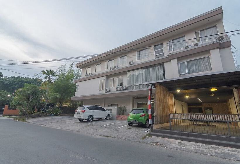 호텔 Reddoorz Plus Near Sepinggan Airport 3 Balikpapan