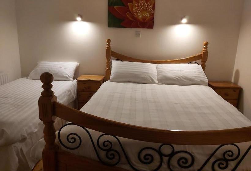فندق على الطريق Keane S Bar & Restaurant