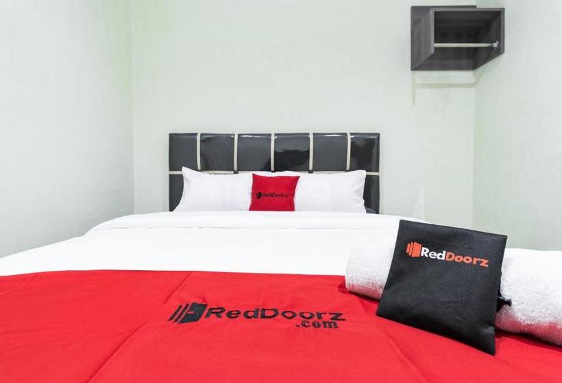 پانسیون Reddoorz Near Medan Amplas