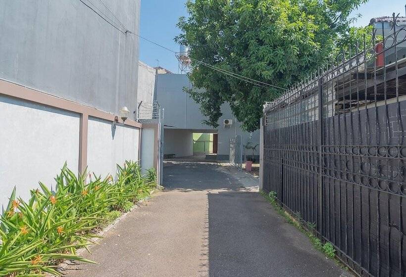 פנסיון Reddoorz @ Pemuda Street Cirebon