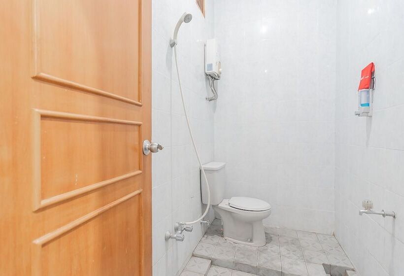 פנסיון Reddoorz @ Pemuda Street Cirebon