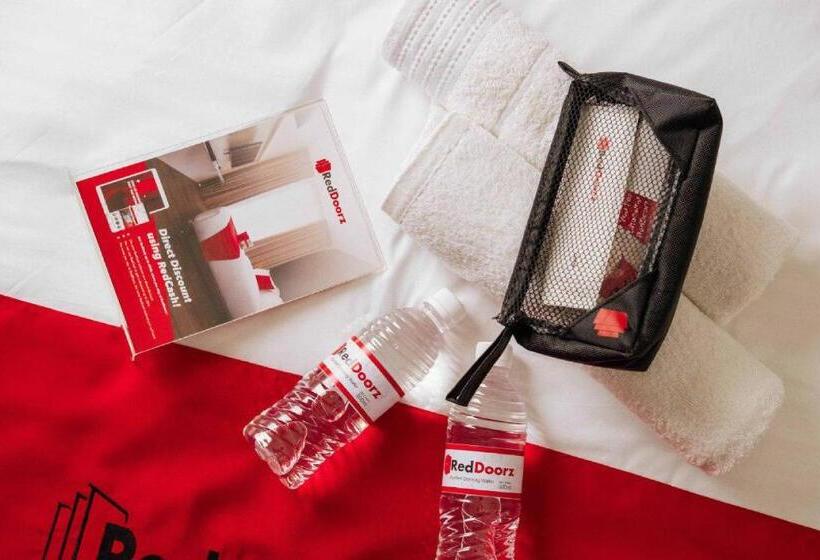 پانسیون Reddoorz Plus Syariah @ Jalan Dr Sutomo Padang