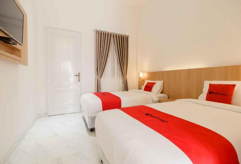 پانسیون Reddoorz Plus Syariah @ Jalan Dr Sutomo Padang