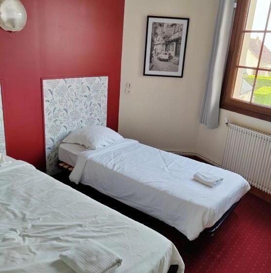 Отель Contact Hôtel Le Temps Perdu