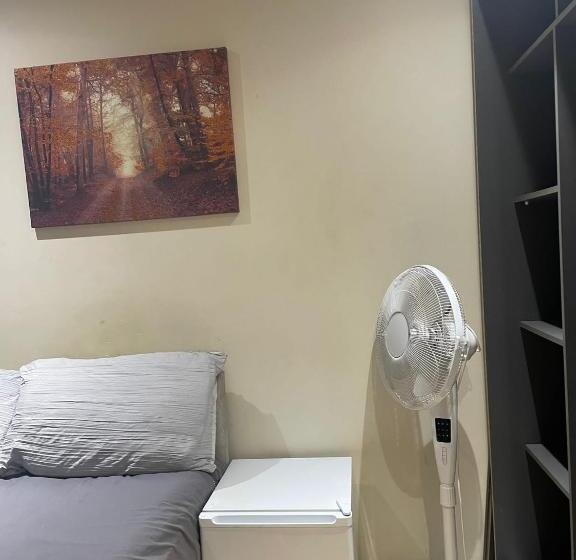 بنسيون A A Guest Rooms Thamesmead