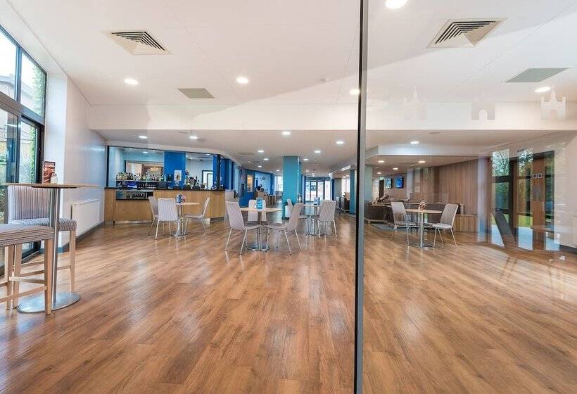 צימר Lilleshall House & Gardens And Lilleshall National Sports Centre