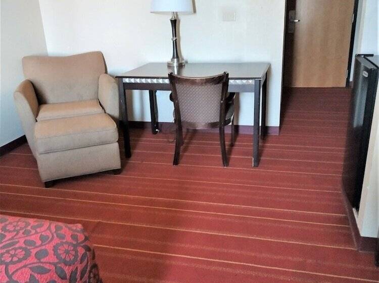 هتل Days Inn By Wyndham Semmes Mobile