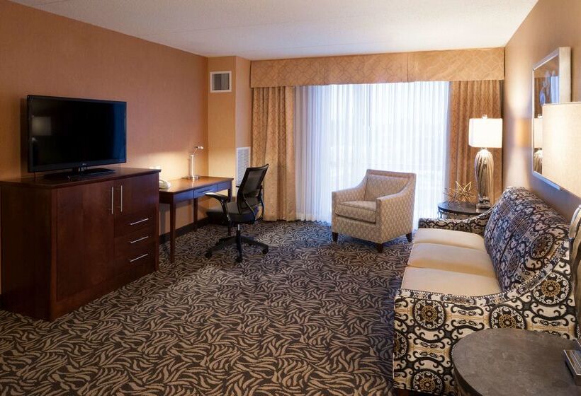 فندق Doubletree By Hilton Bay City Riverfront