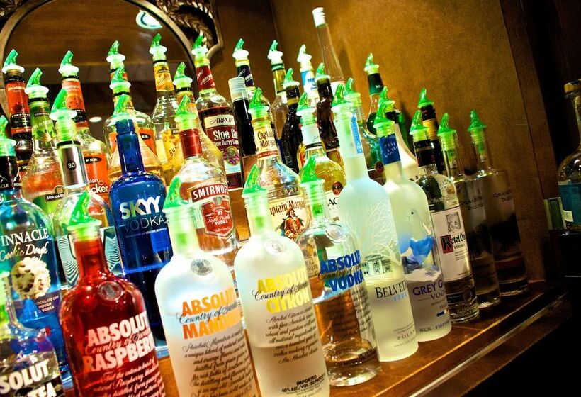 فندق Doubletree By Hilton Bay City Riverfront