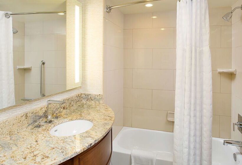 هتل Embassy Suites By Hilton Destin Miramar Beach