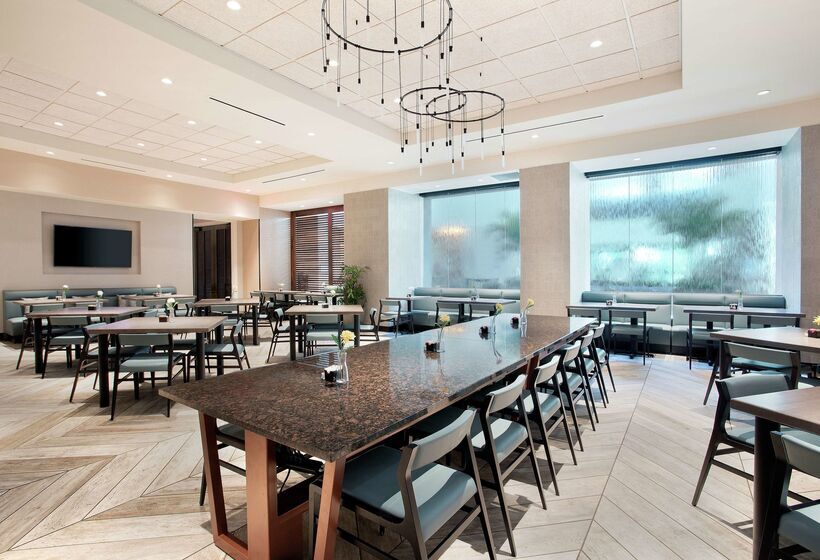 בית מלון כפרי Embassy Suites By Hilton Tampa Downtown Convention Center