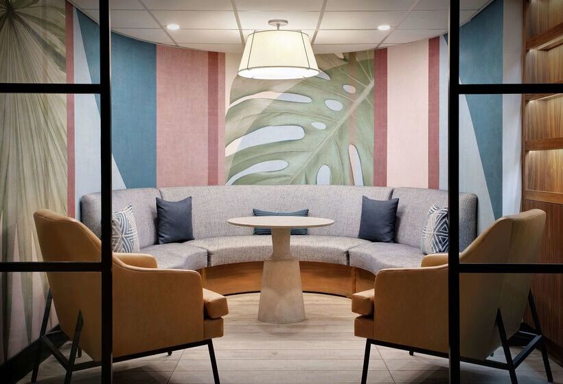 בית מלון כפרי Embassy Suites By Hilton Tampa Downtown Convention Center