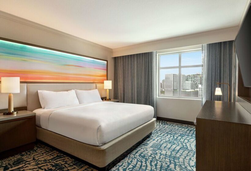 בית מלון כפרי Embassy Suites By Hilton Tampa Downtown Convention Center