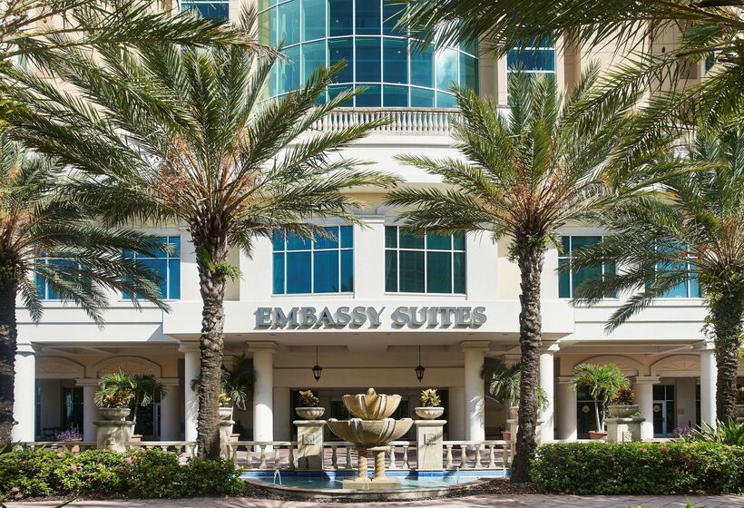 בית מלון כפרי Embassy Suites By Hilton Tampa Downtown Convention Center