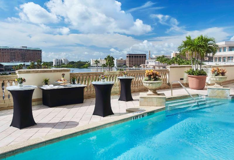 בית מלון כפרי Embassy Suites By Hilton Tampa Downtown Convention Center