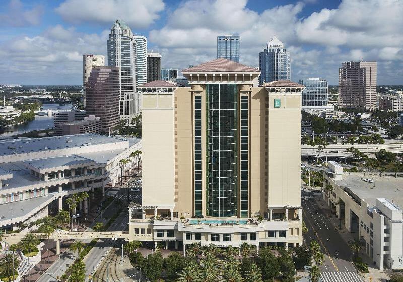 בית מלון כפרי Embassy Suites By Hilton Tampa Downtown Convention Center