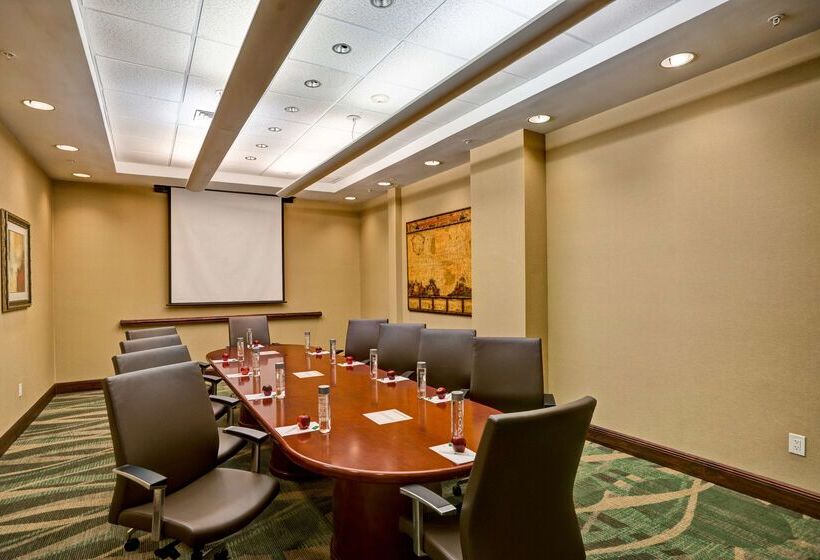 فندق Embassy Suites By Hilton Fort Myers Estero