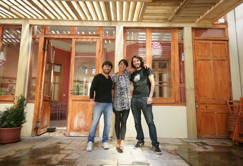 هتل Happy House Hostel