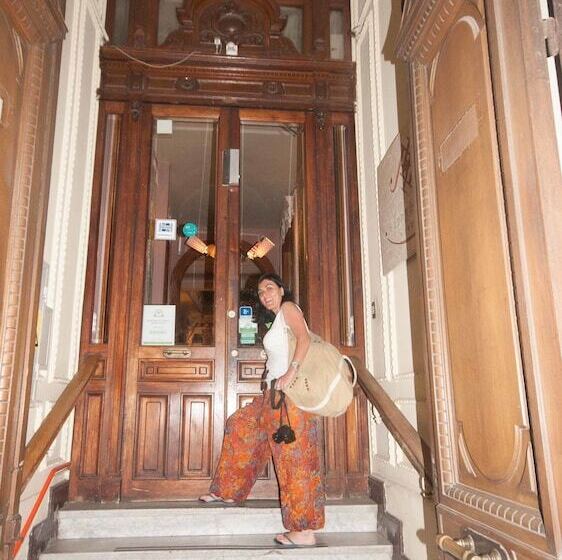 هتل Happy House Hostel