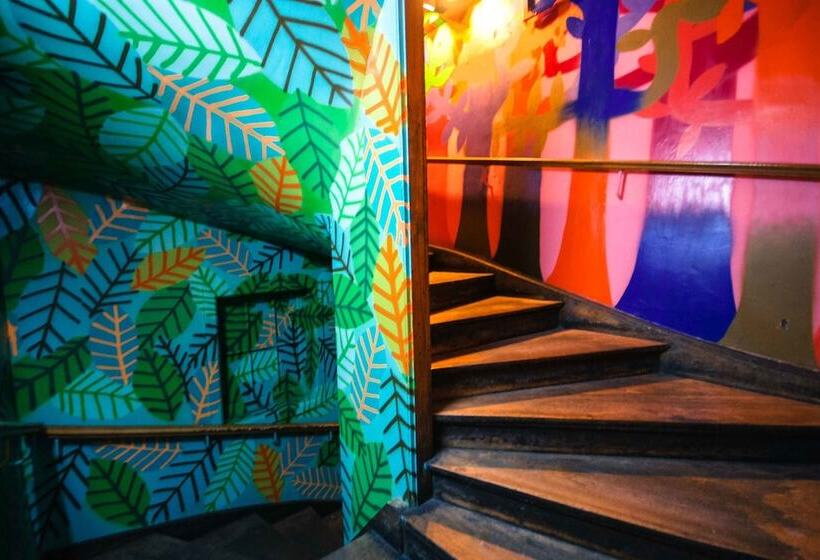 هتل Happy House Hostel